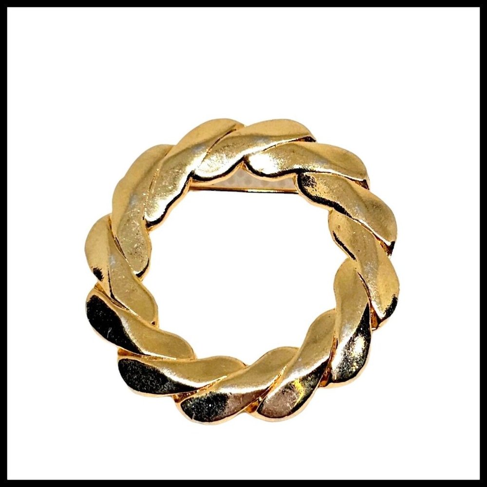 Vintage Brooch Pin Signed Sara Coventry Wreath Shaped Gold Tone Round Swirl